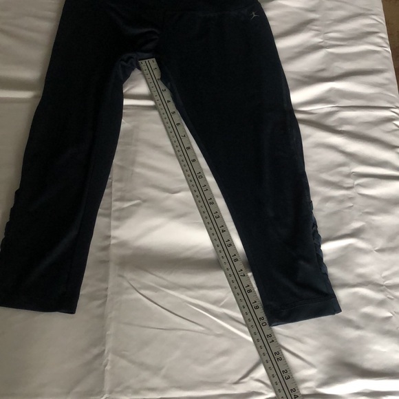 Women’s blue Danskin size medium 8/10 Capri leggings with side mesh - Picture 8 of 10